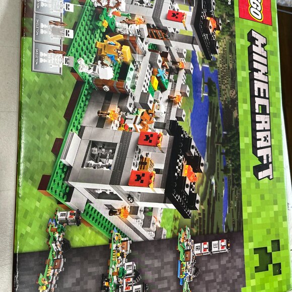 LEGO 21127 THE FORTRESS 984 PCS BRAND NEW SEALED - BOX DAMAGED - Picture 7 of 7